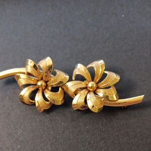 Vintage Gold Floral Brooch From 60s/70s